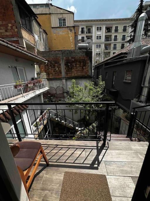 Villaer Location 3-floor With 6 Bedrooms Tiranë