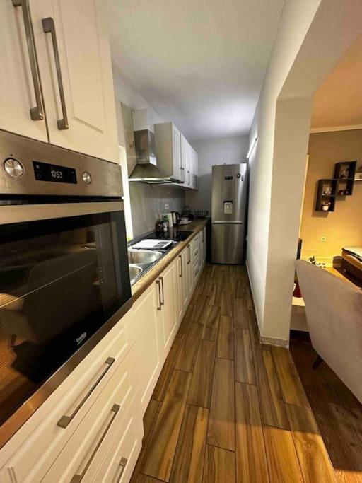 Villaer Location 3-floor With 6 Bedrooms Tiranë