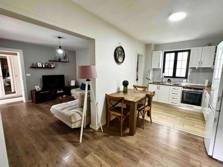 Location 3-floor With 6 Bedrooms Tiranë