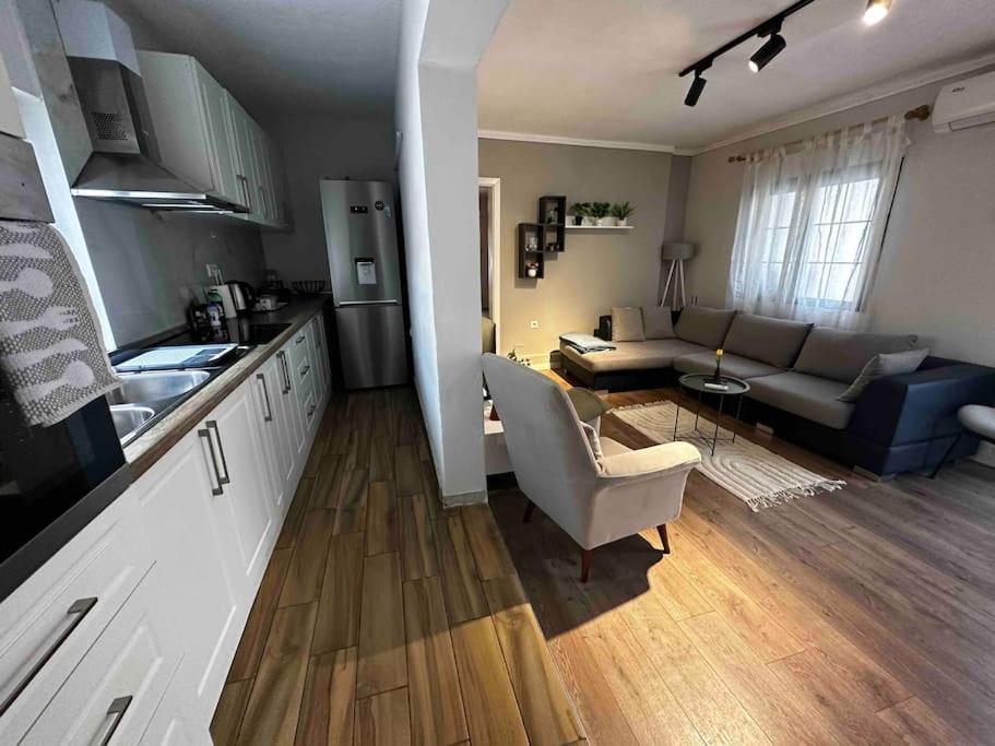 Location 3-floor With 6 Bedrooms Tiranë