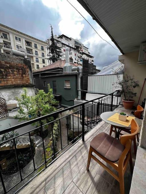 Location 3-floor With 6 Bedrooms Tiranë